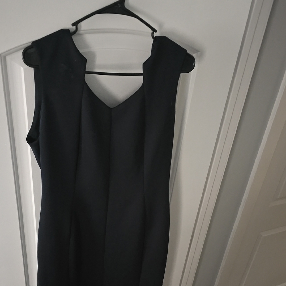 Chic Black Sleeveless Dress